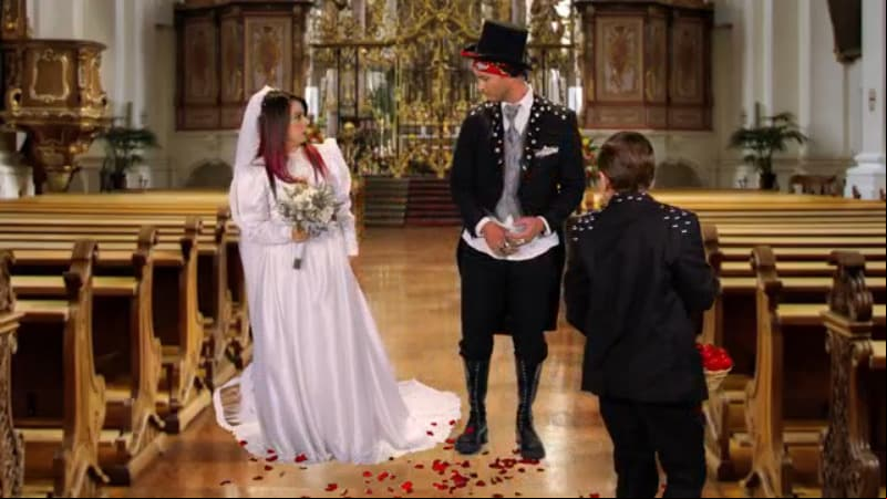 Danny Perea se viste de novia por primera vez en ‘Vecinos’