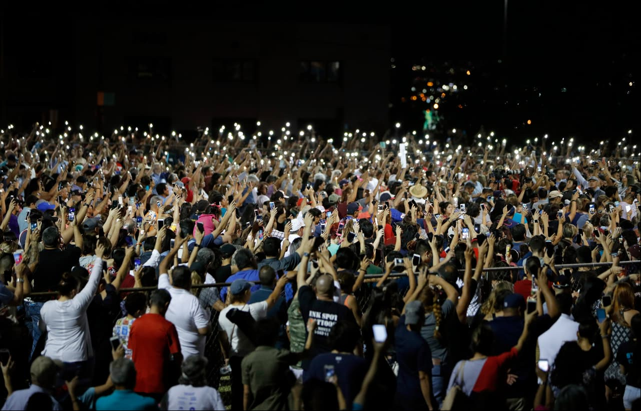La noche del 4 de agosto cientos de personas se reunieron en el sitio del ataque, así como al sur de la línea fronteriza enviando luz a las víctimas que cayeron ahí.