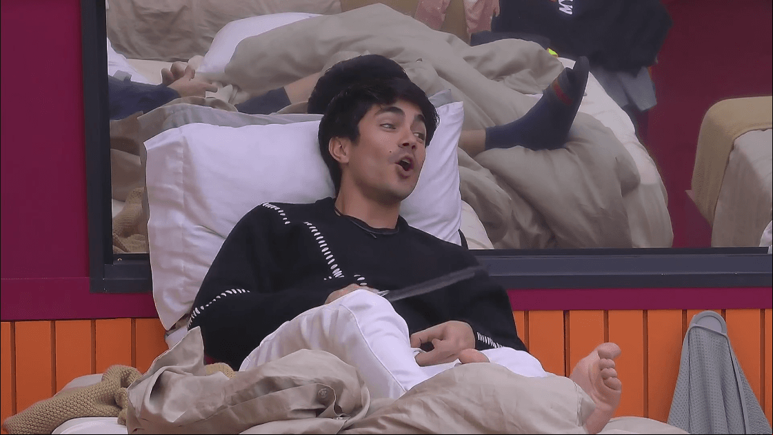 Sian al ver a Agustín con Ricardo