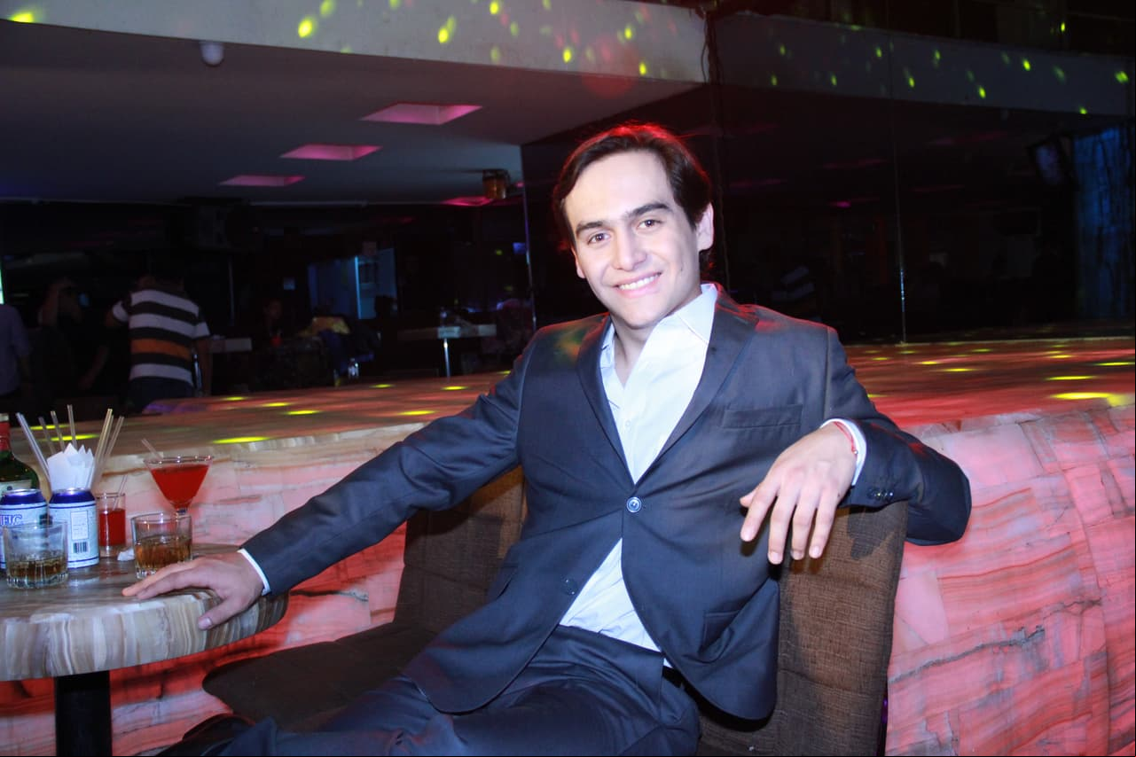 REVIVE EL DICHO: Julián Figueroa se enamora de una teibolera en “La vida es dura, pero madura”