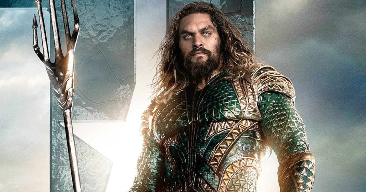 Jason Momoa en uno de los promocionales de 'Liga de la Justicia'