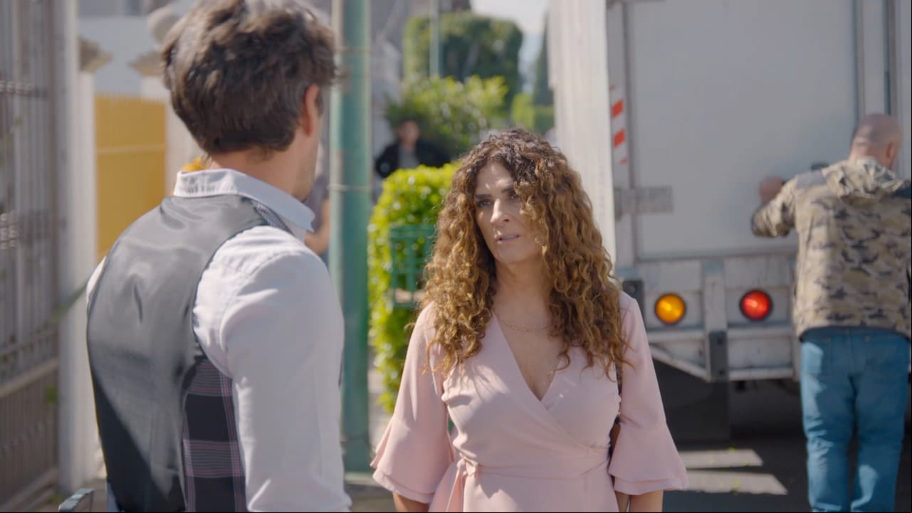 En el gran final de "S.O.S Me estoy enamorando", 'Diego' (Juan Martín Jáuregui) y 'Martha' (Magda Karina) tuvieron el mejor desenlace que esta dupla merecía. 'Diego' convence a su tía de intercambiar su casa por un hotel en Huatulco.